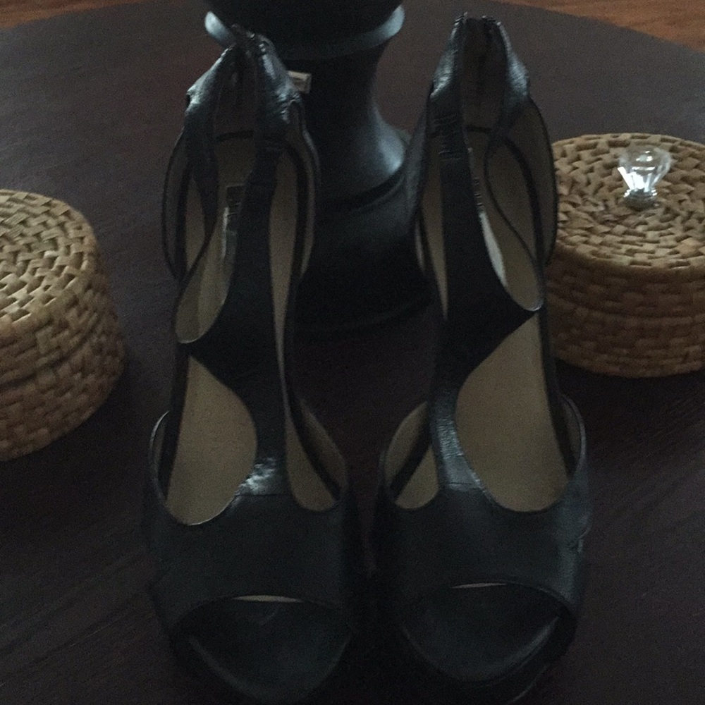 Black Zipper Back Heel